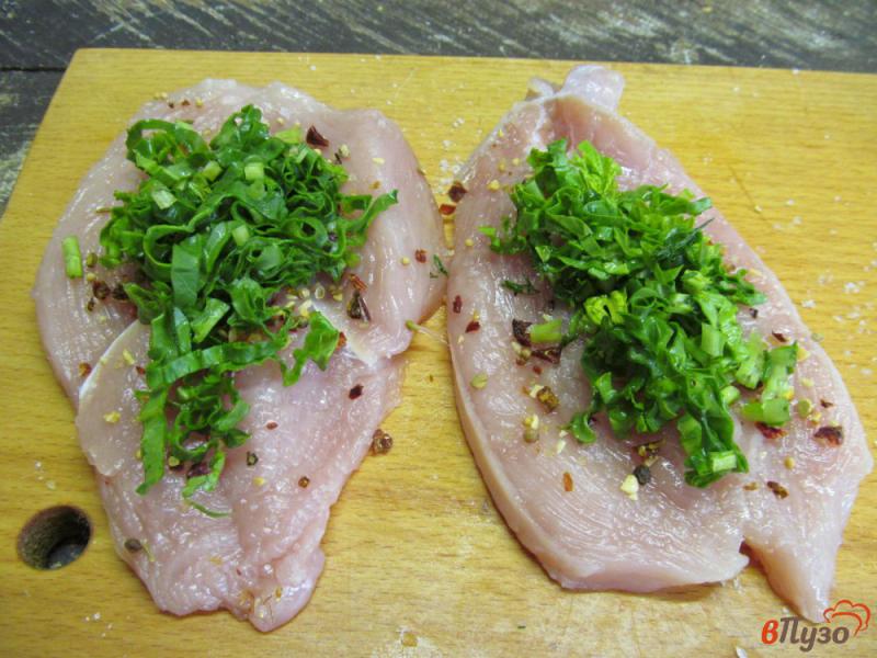 Фото приготовление рецепта: Запеченное филе индейки со шпинатом шаг №3