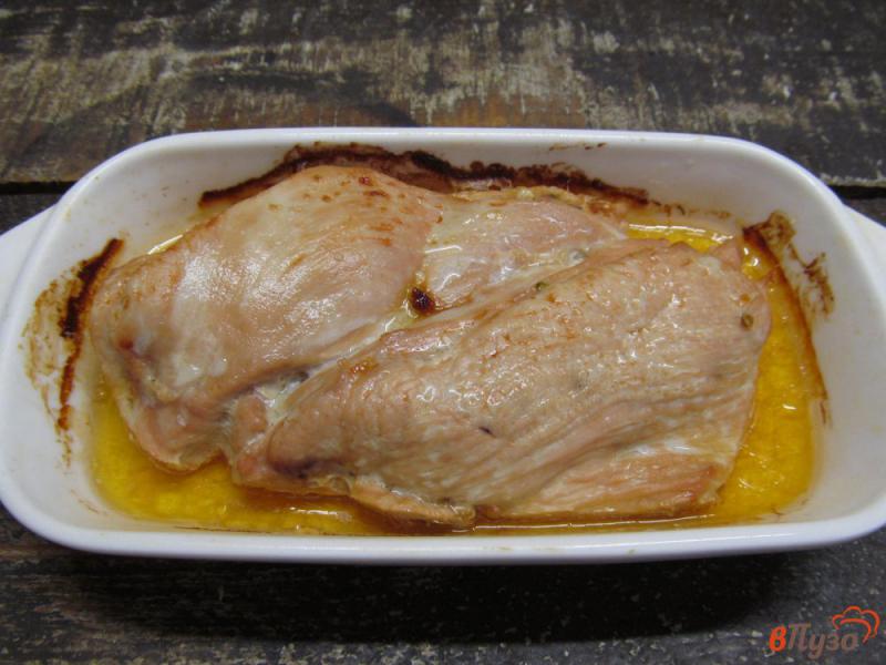Фото приготовление рецепта: Запеченное филе индейки со шпинатом шаг №6
