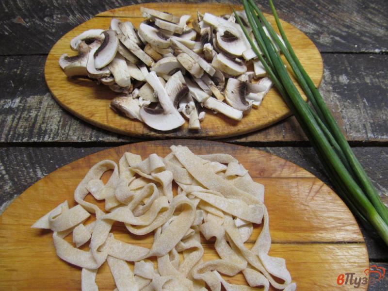 Фото приготовление рецепта: Тальятелле с грибами шаг №5