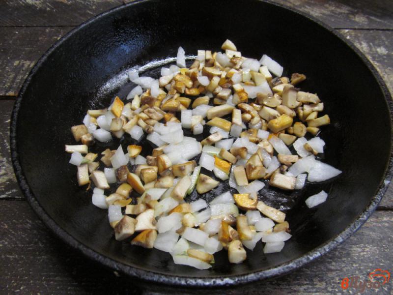 Фото приготовление рецепта: Картофельные блины с грибами шаг №2