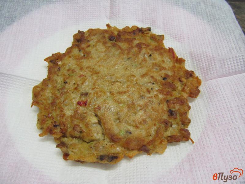 Фото приготовление рецепта: Картофельные блины с грибами шаг №9