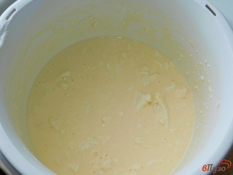 Фото приготовление рецепта: Пирог с курицей в сырной заливке шаг №3