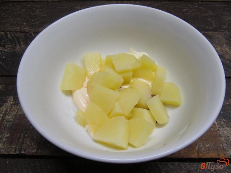 Фото приготовление рецепта: «Весенний» салат из картофеля с огурцом и редисом шаг №2