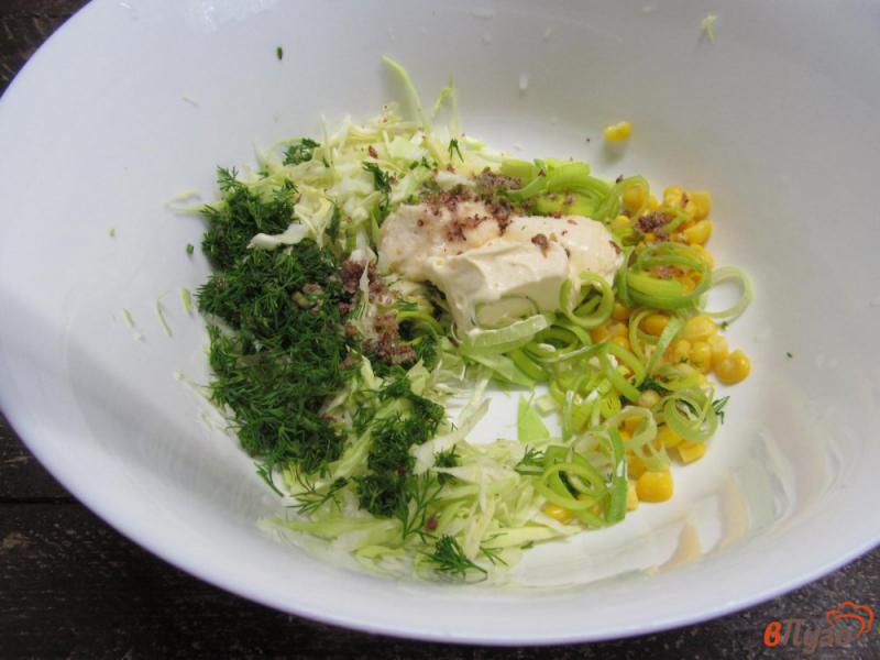 Фото приготовление рецепта: Овощной салат в хреновой заправке шаг №2