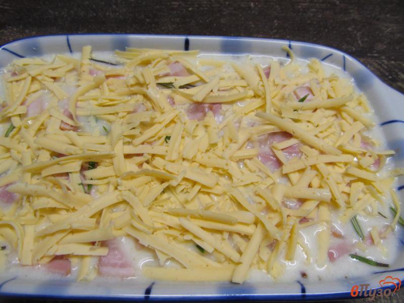 Фото приготовление рецепта: Запеканка из сухих макарон с беконом и горошком шаг №6