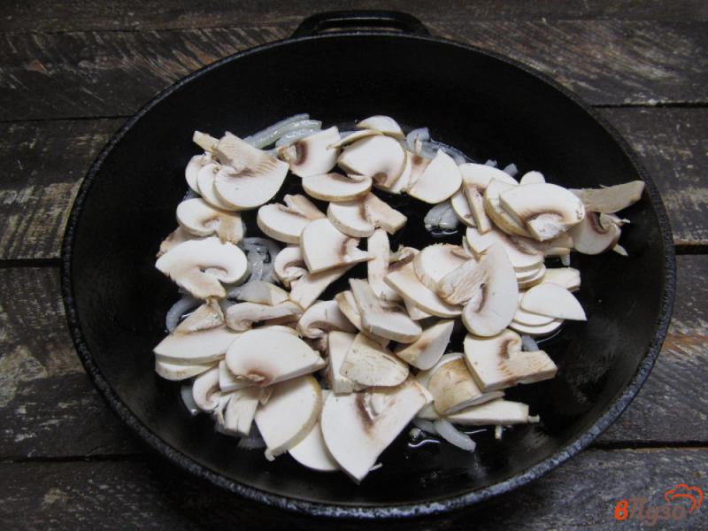 Фото приготовление рецепта: Салат с грибами и фасолью шаг №2