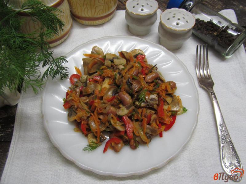 Фото приготовление рецепта: Салат с грибами и фасолью шаг №7