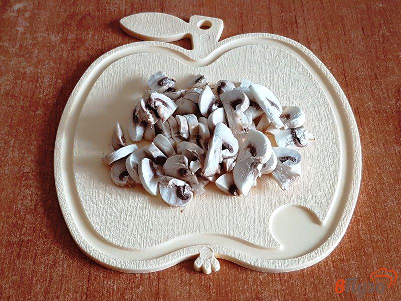 Фото приготовление рецепта: Зеленый борщ с грибами шаг №4