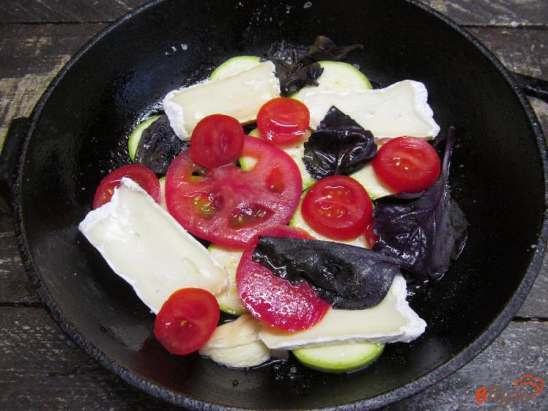 Фото приготовление рецепта: Фриттата с кабачком и помидором шаг №5
