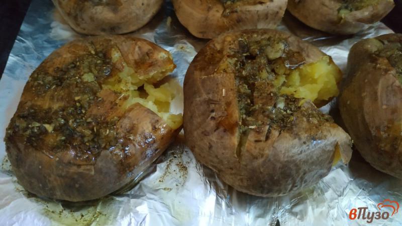Фото приготовление рецепта: Картофель запеченный с сыром шаг №7