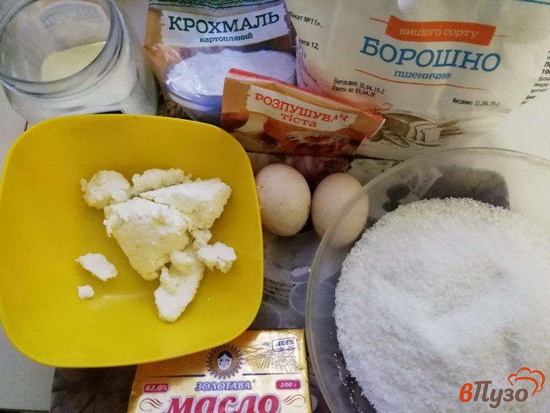 Фото приготовление рецепта: Творожный пирог с абрикосами и кокосовой карамелью шаг №1