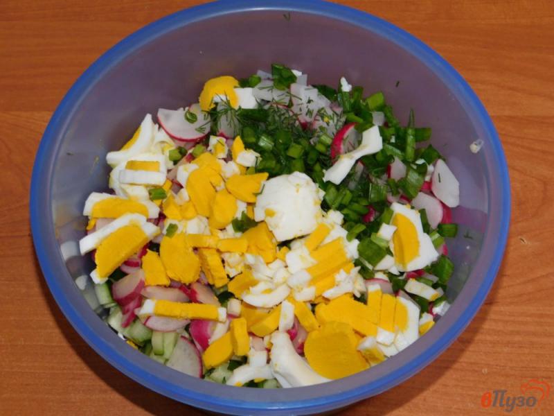 Фото приготовление рецепта: Овощной салат с яйцами шаг №4