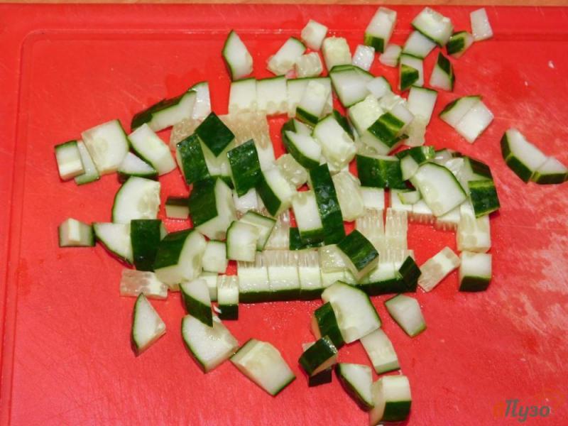 Фото приготовление рецепта: Салат с редисом и помидорами шаг №2