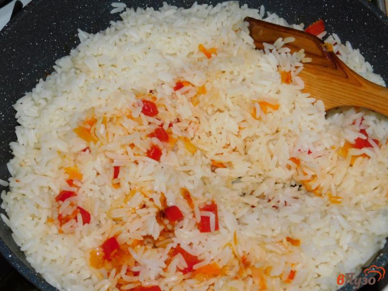 Фото приготовление рецепта: Рис с томатами на гарнир шаг №4