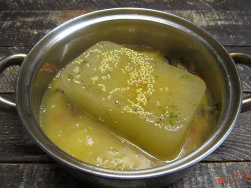 Фото приготовление рецепта: Капустный суп с грибами и пшеном шаг №5