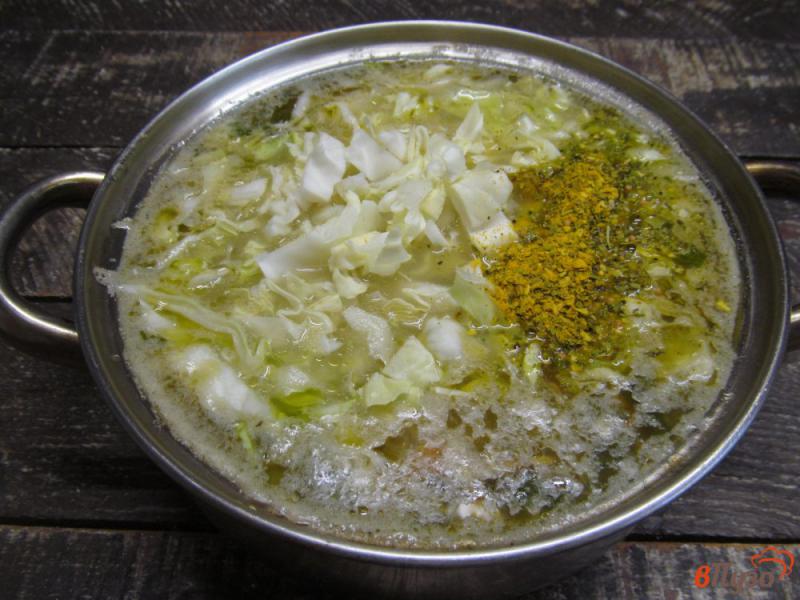 Фото приготовление рецепта: Капустный суп с грибами и пшеном шаг №7