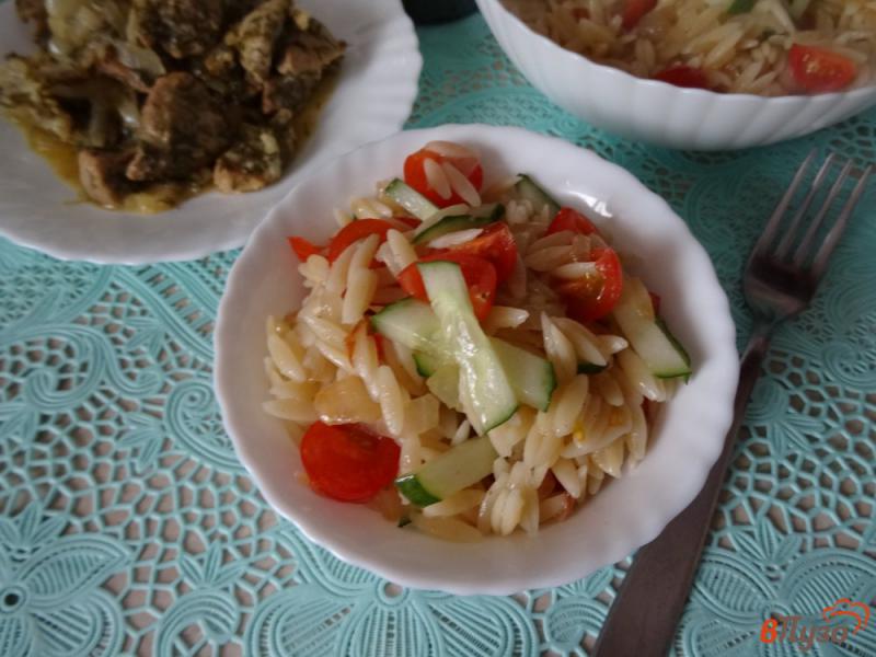 Фото приготовление рецепта: Салат из пасты орзо с овощами шаг №12