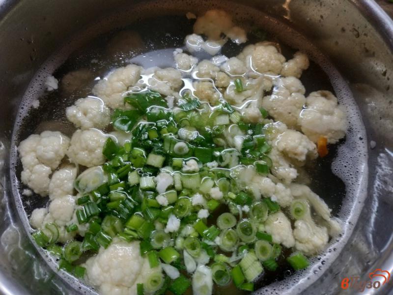Фото приготовление рецепта: Суп с цветной капустой и орзо шаг №7