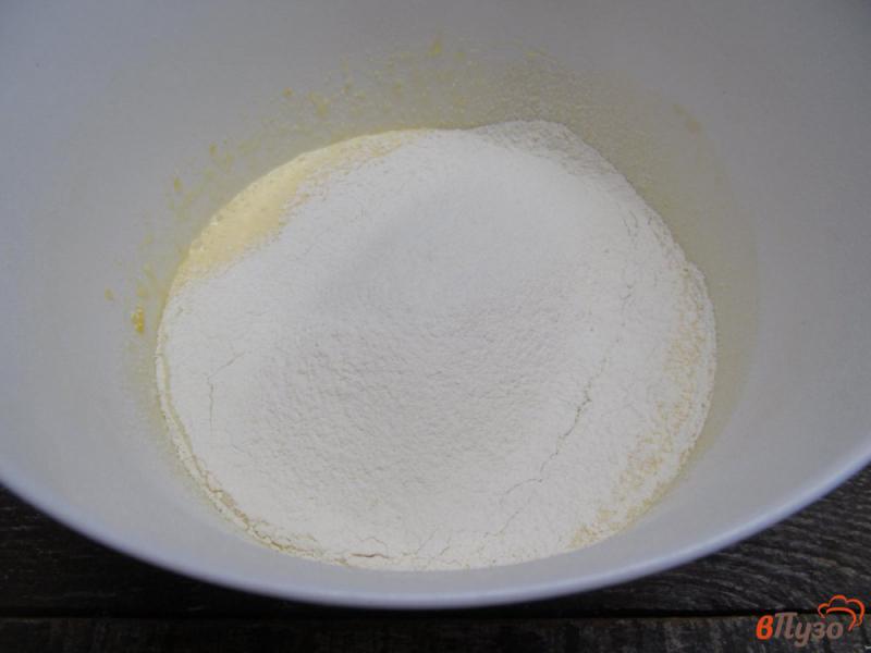 Фото приготовление рецепта: Апельсиновые кексы с клюквой шаг №2