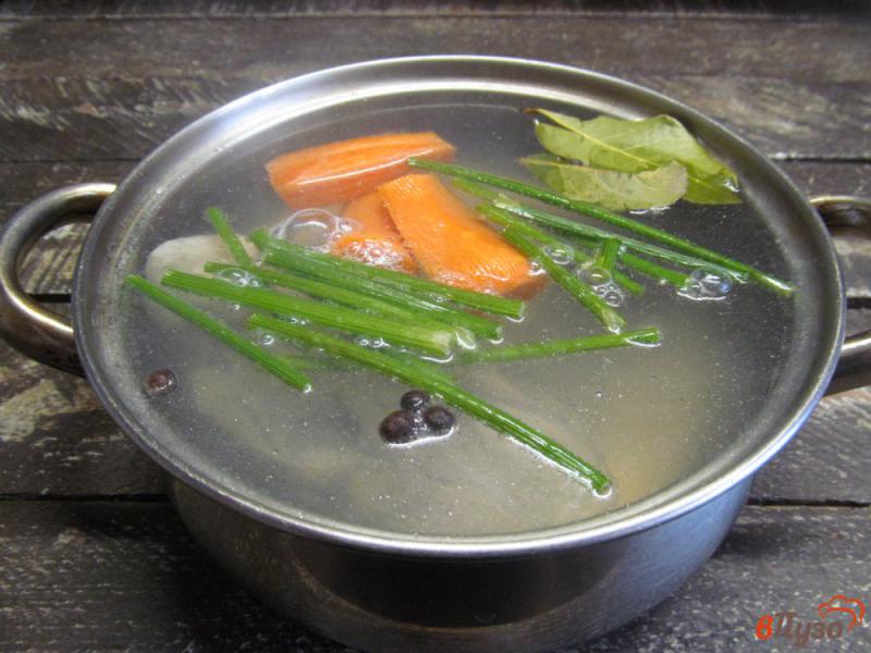Фото приготовление рецепта: Суп с куриными фрикадельками фасолью и щавелем шаг №1