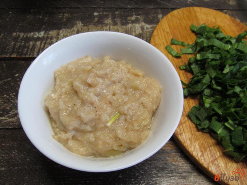 Фото приготовление рецепта: Суп с куриными фрикадельками фасолью и щавелем шаг №6