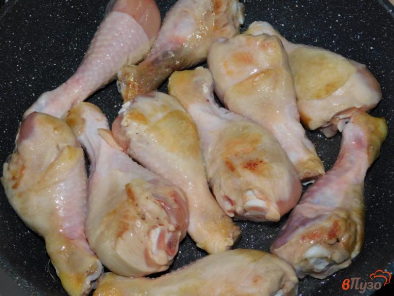 Фото приготовление рецепта: Куриные голени в луково-винной подливе шаг №1