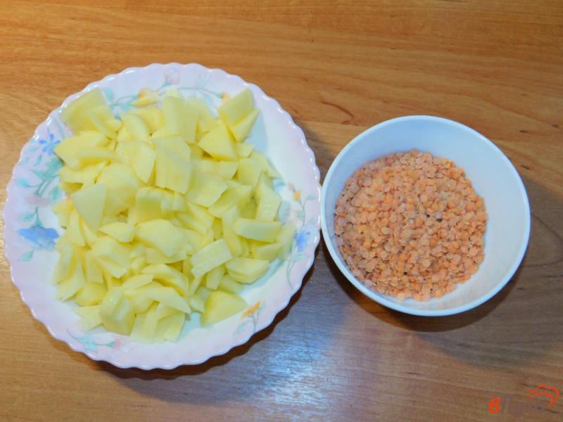 Фото приготовление рецепта: Рассольник с фрикадельками и чечевицей шаг №2