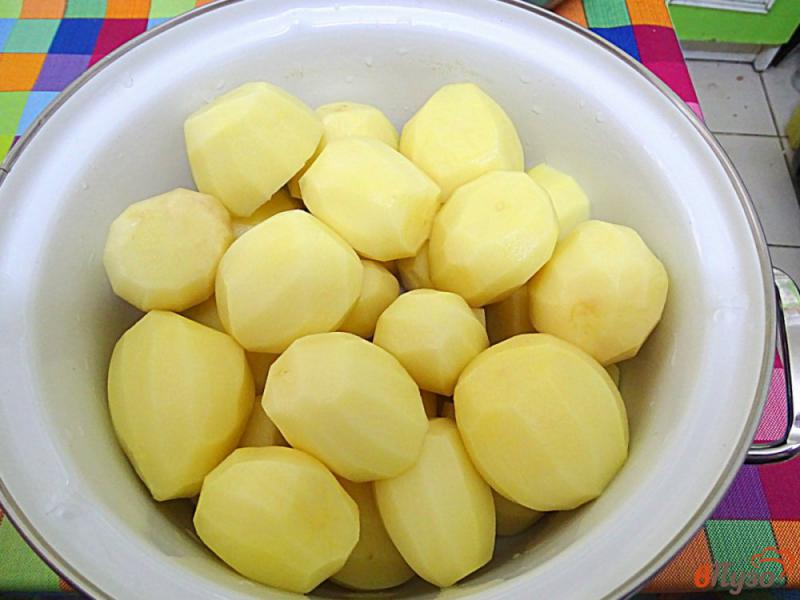 Фото приготовление рецепта: Молодой картофель со сметаной укропом и чесноком шаг №2