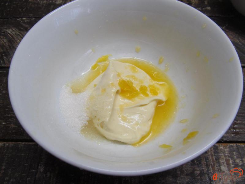 Фото приготовление рецепта: Десерт из клубники с апельсином и творогом шаг №2