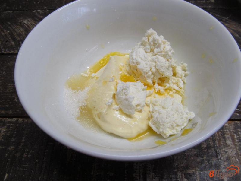 Фото приготовление рецепта: Десерт из клубники с апельсином и творогом шаг №3