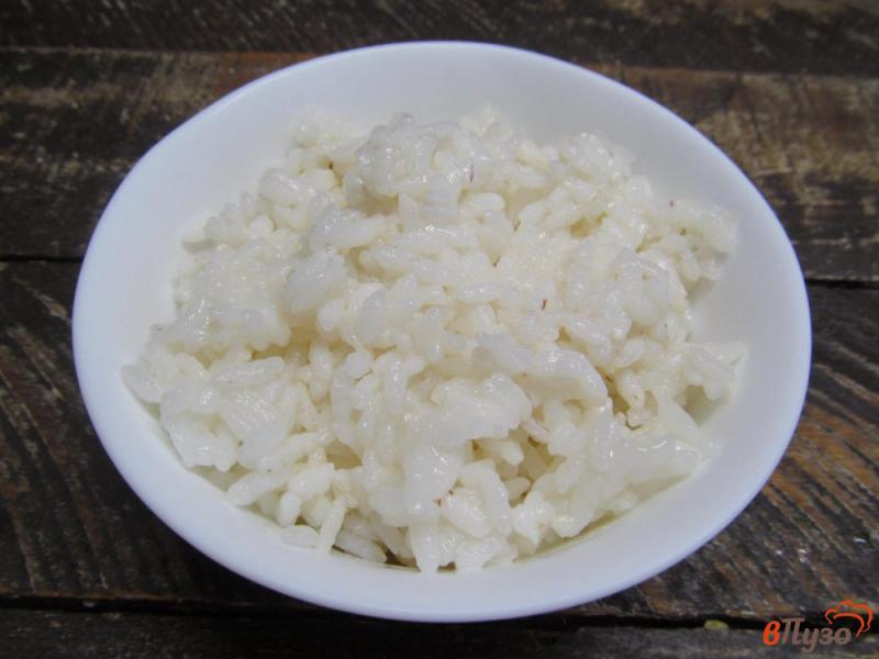Фото приготовление рецепта: Слоеная запеканка из риса с овощами и грибами шаг №3