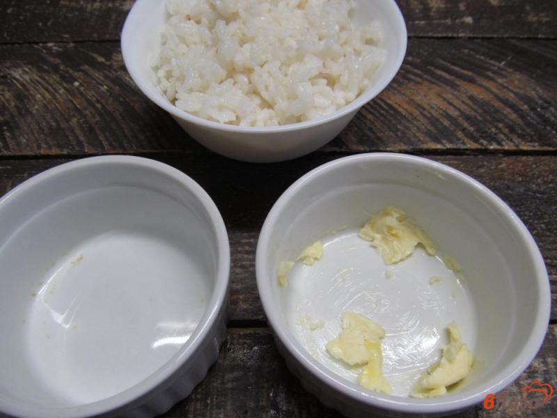 Фото приготовление рецепта: Слоеная запеканка из риса с овощами и грибами шаг №4
