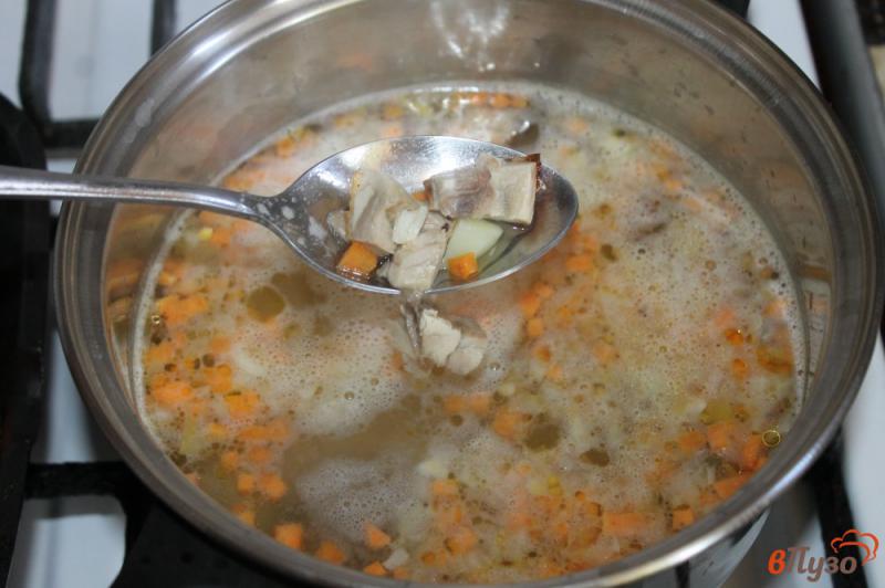 Фото приготовление рецепта: Суп с курицей и яйцом шаг №3