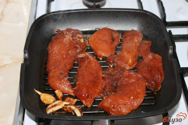 Фото приготовление рецепта: Куриное филе в паприке шаг №5