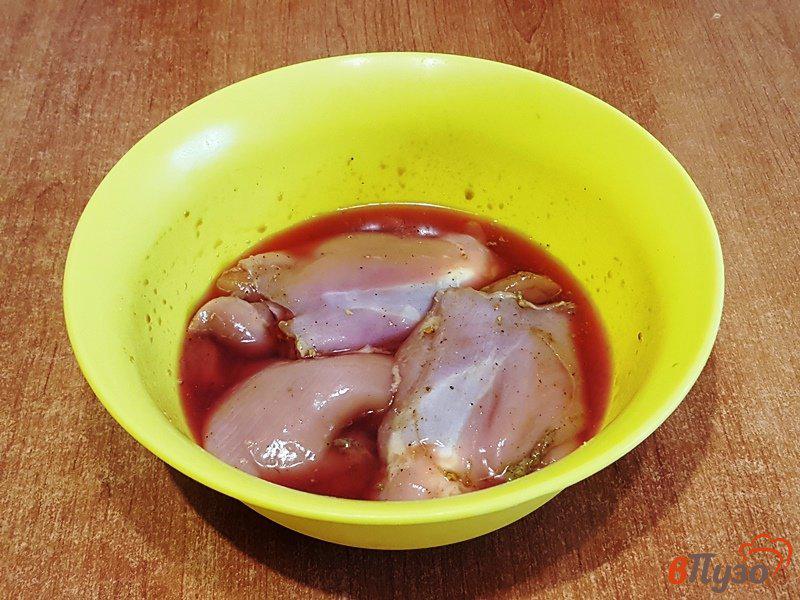 Фото приготовление рецепта: Куриные бедра в гранатовом соусе шаг №4