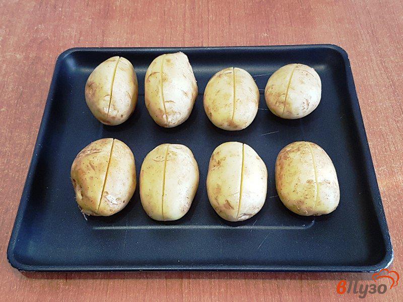Фото приготовление рецепта: Картофель со сметанным соусом шаг №3