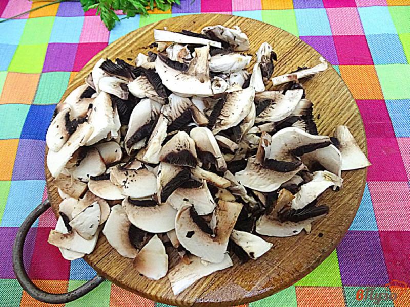 Фото приготовление рецепта: Кабачки с грибами тушёные в сметане шаг №2