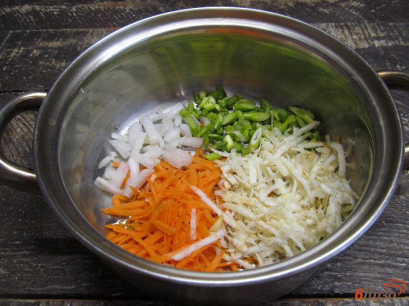 Фото приготовление рецепта: Куриный суп с кабачком и фрикадельками шаг №1