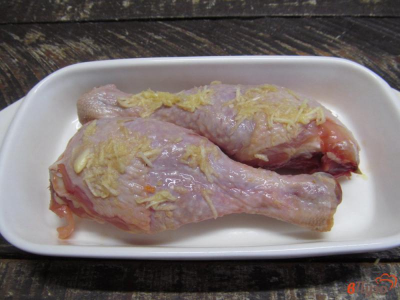 Фото приготовление рецепта: Запеченные куриные ножки под карамелью шаг №4