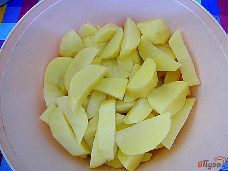 Фото приготовление рецепта: Отварной картофель в микроволновке шаг №2