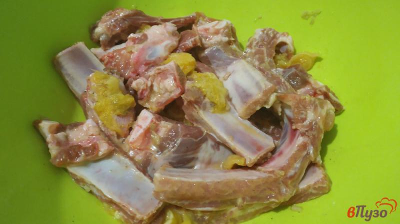 Фото приготовление рецепта: Свиные ребра в медовой глазури шаг №4