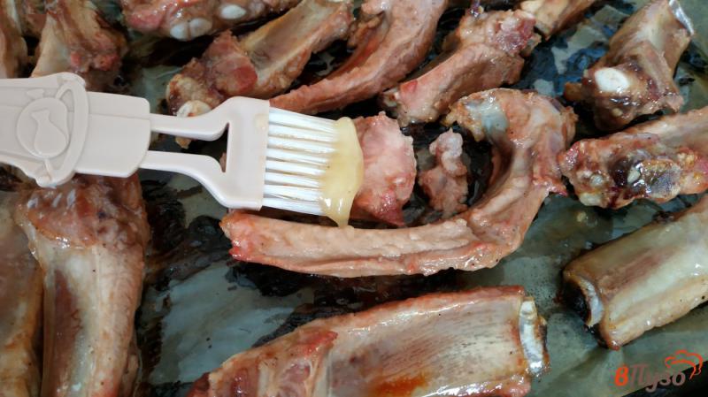 Фото приготовление рецепта: Свиные ребра в медовой глазури шаг №7