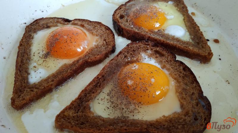 Фото приготовление рецепта: Гренки с яйцами шаг №3