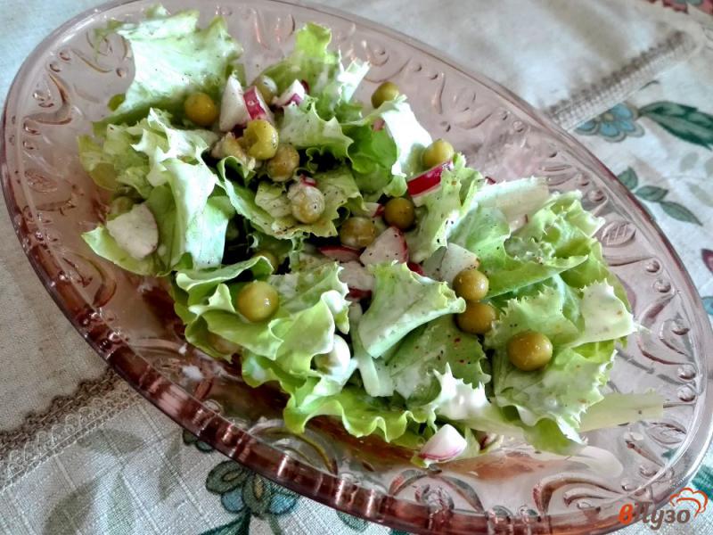 Фото приготовление рецепта: Салат с редисом и зеленым горошком шаг №5