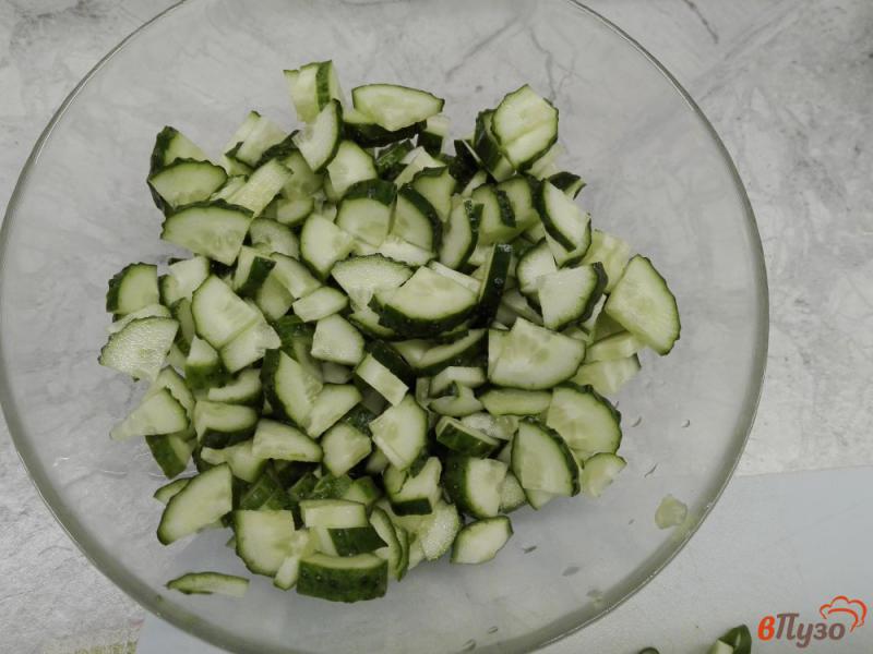 Фото приготовление рецепта: Салат весенний с колбасой шаг №1