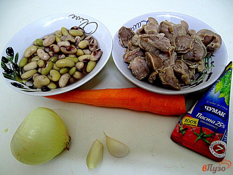 Фото приготовление рецепта: Куриные желудки с фасолью в остром соусе шаг №1