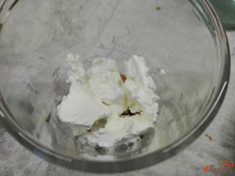 Фото приготовление рецепта: Слоеный десерт из клубники с семенами чиа шаг №2
