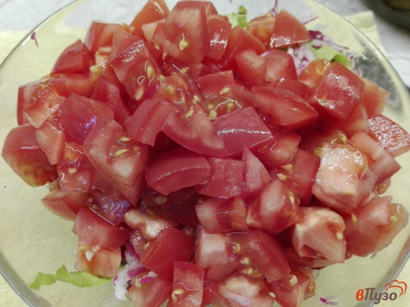Фото приготовление рецепта: Салат с редисом и помидорами шаг №3