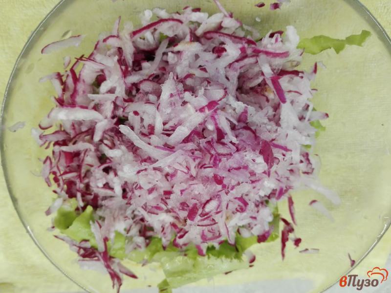 Фото приготовление рецепта: Салат с редисом и помидорами шаг №2