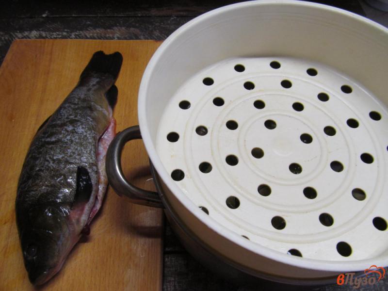 Фото приготовление рецепта: Рыба линь с лимоном на пару шаг №2